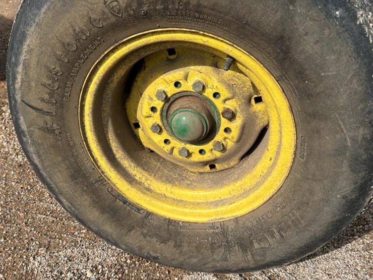 john-deere-328-image-13