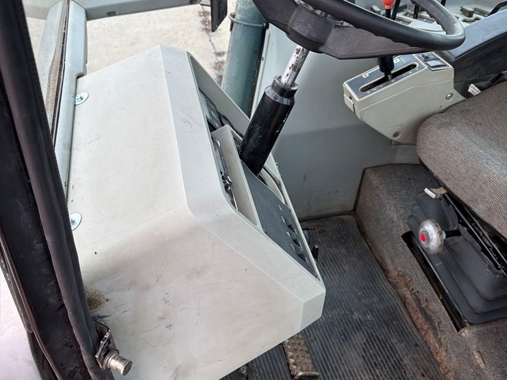 agco-white-6145-image-39