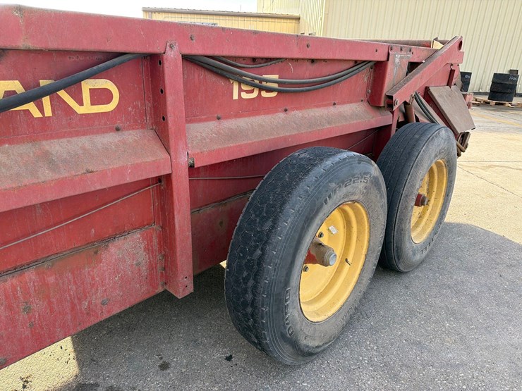 new-holland-195-image-15