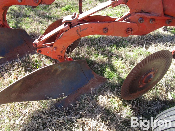 massey-ferguson-880-image-17
