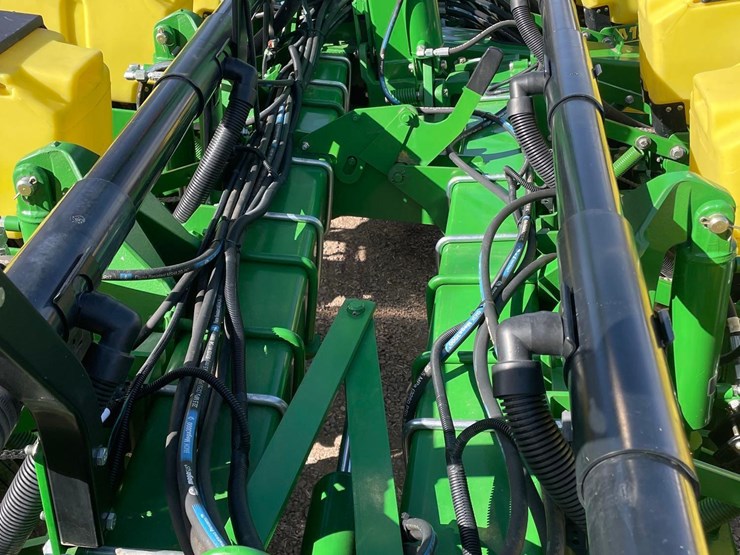 2012-john-deere-1760-image-31