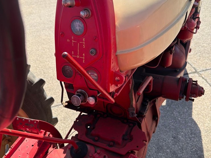 black-hawk-tractor-image-31