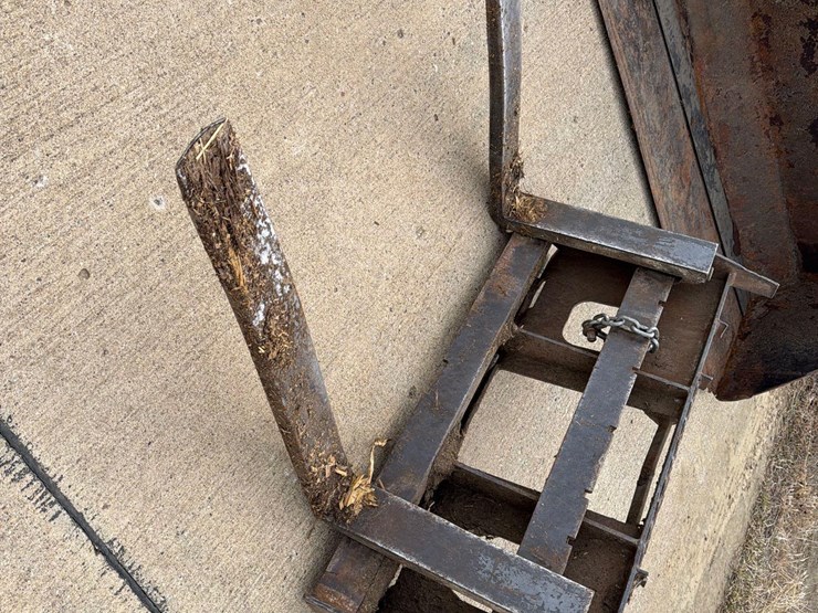 skidloader-quick-tach-pallet-forks-image-4