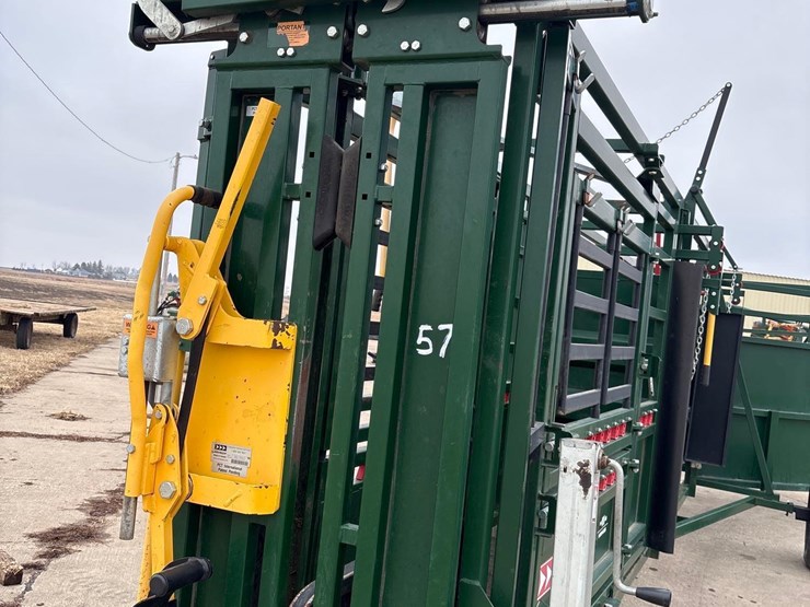 arrowquip-q-catch-86-series-chute-w/-sweep-tub-image-16