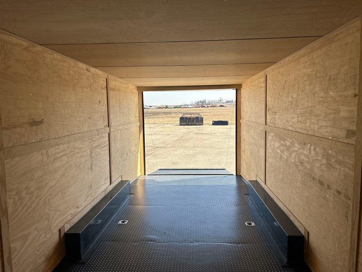 like-new--2025-steel-pines-cargo-llc-8-1/2ft-x-24ft-bumper-hitch-enclosed-trailer--1-owner-image-32