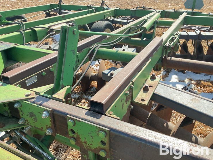 john-deere-331-image-10