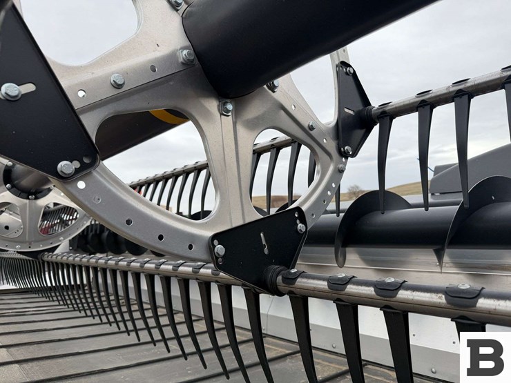 2023-mac-don-fd240-image-33