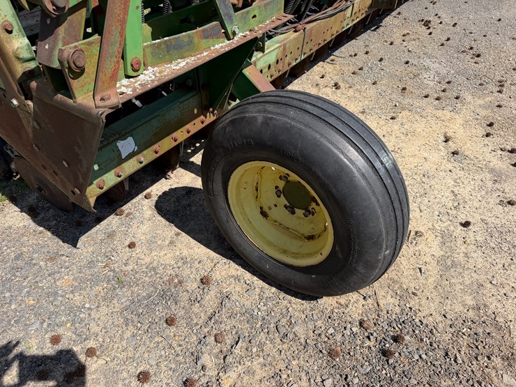 john-deere-520-image-14