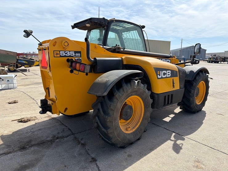 2012-jcb-535-95-image-3