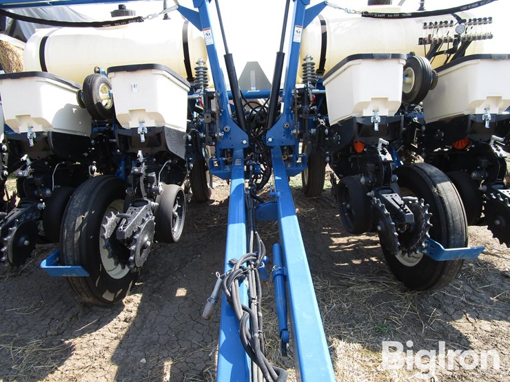2023-kinze-3205-image-10