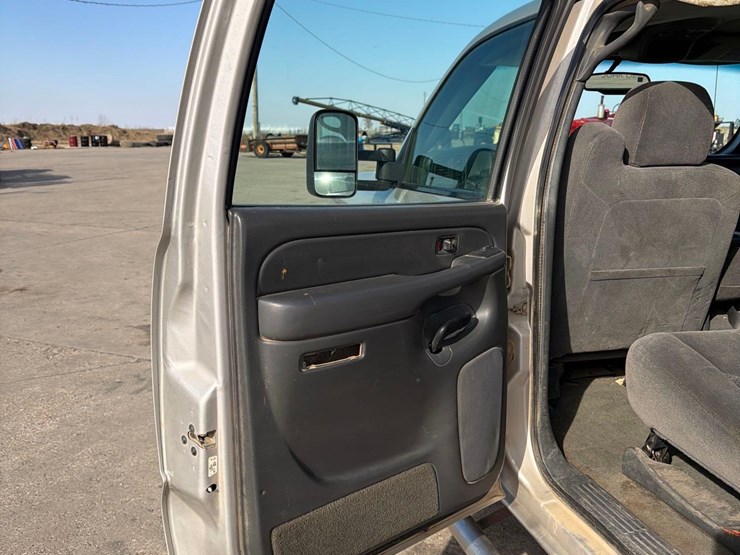 2005-chevrolet-k2500-image-26