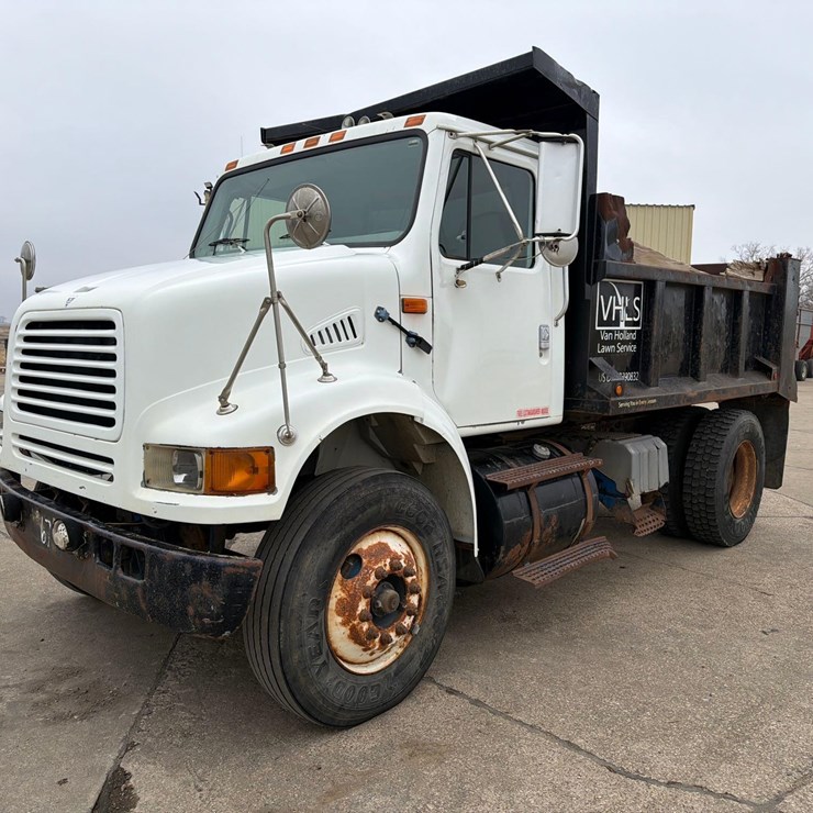 2000 INTERNATIONAL 8100