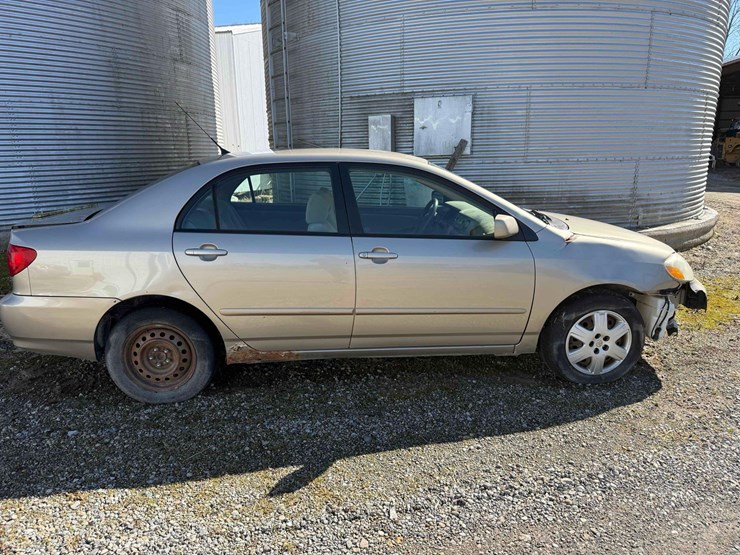 toyota-corolla-le-image-4