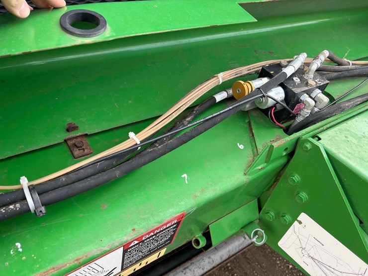 john-deere-568-image-21