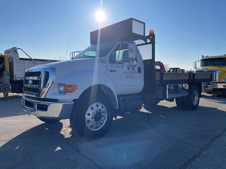 2009-ford-f750-xlt-image-1