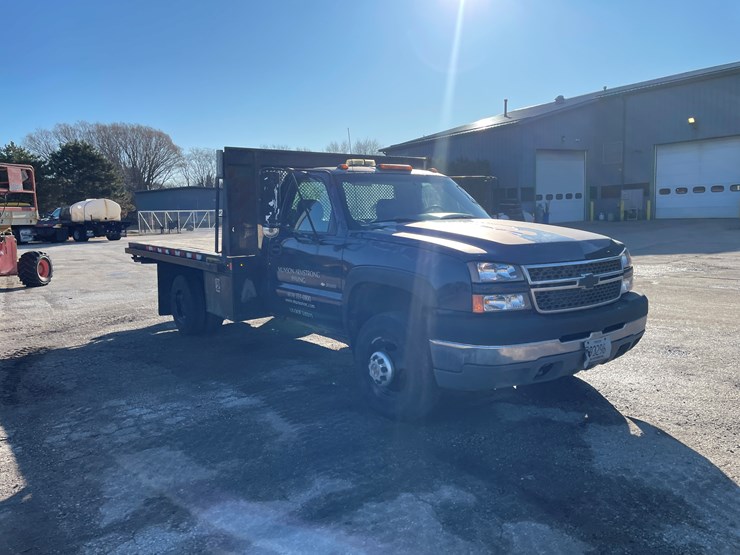 2005-chevrolet-3500-image-3