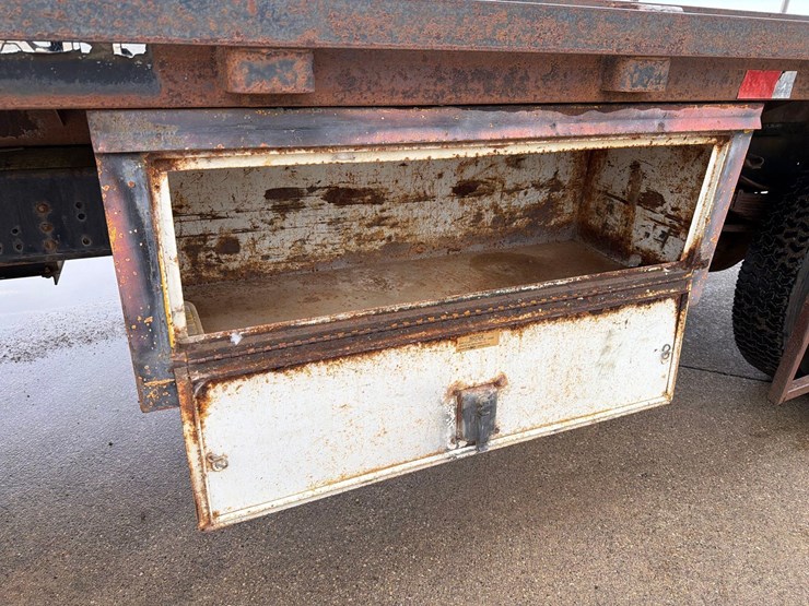 1990-ford-f700-image-32