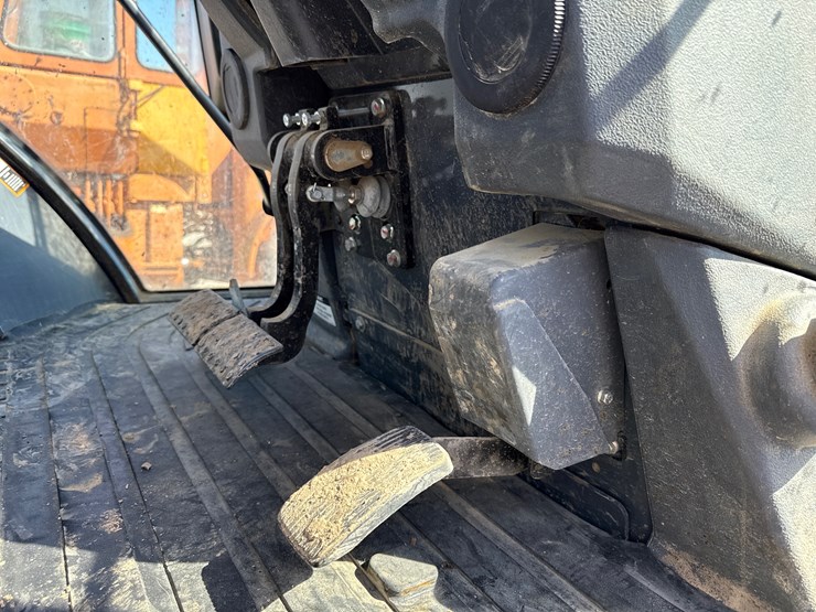 2024-deere-320-p-tier-image-33