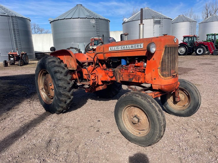 allis-chalmers-d15-2wd-tractor-image-1