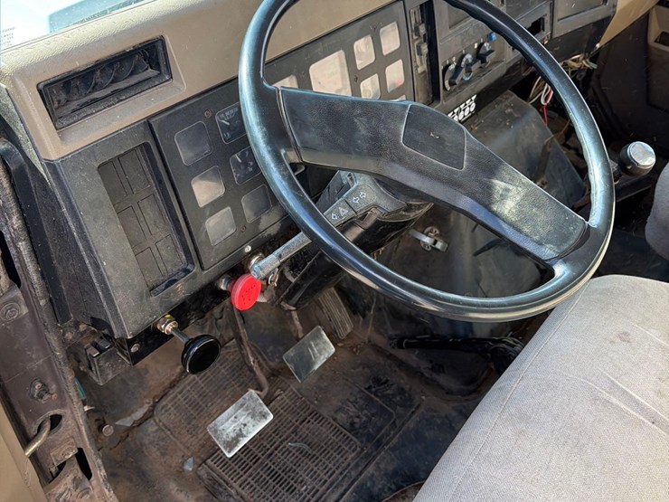 1990-international-4900-image-40