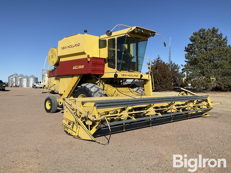 1982-new-holland-tr85-image-3