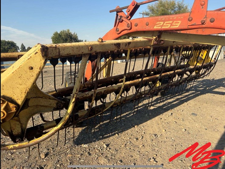 new-holland-260-image-4