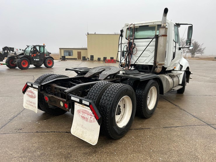 2011-international-prostar-image-3