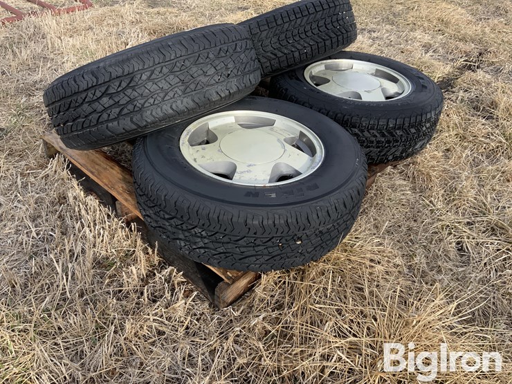 chevrolet-suburban-image-7