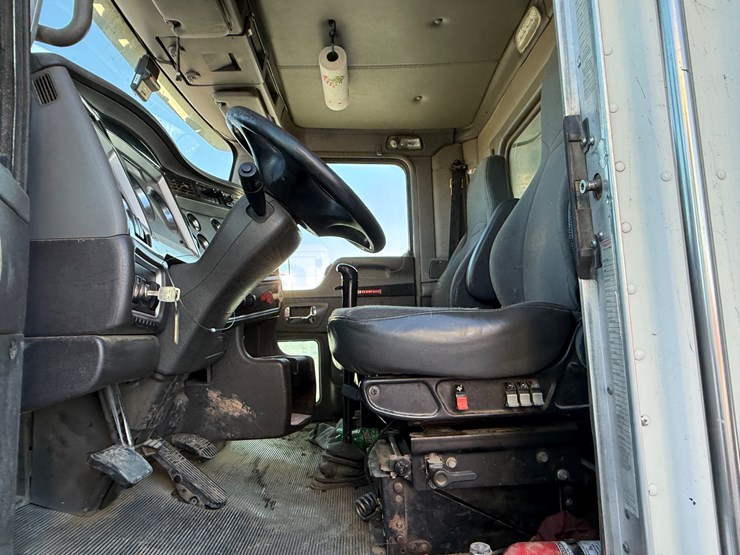 2010-kenworth-t800-image-24