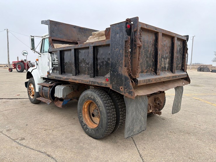 2000-international-8100-image-5