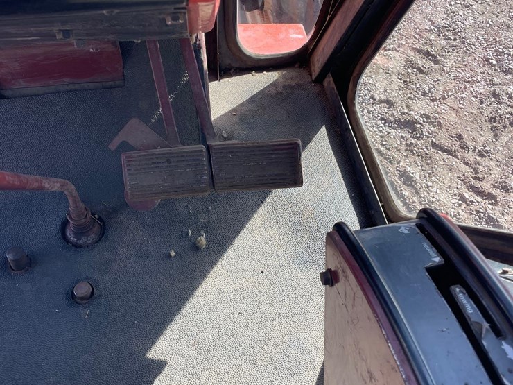 allis-chalmers-7040-2wd-tractor—1-owner-image-41