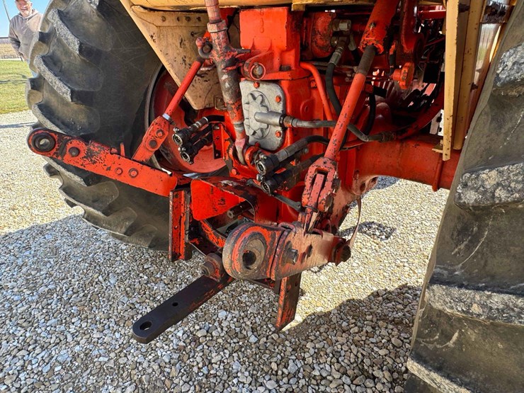 case-1030-comfort-king-tractor,-diesel,-wide-front,-18.4-34-tires,-5-front-weights,-2-remotes,-3pt.,-image-18
