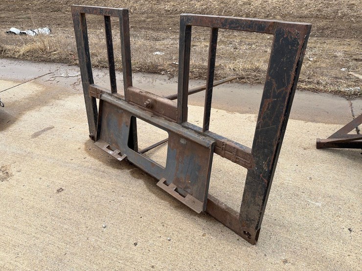 skidloader-quick-tach-bale-spear-image-4