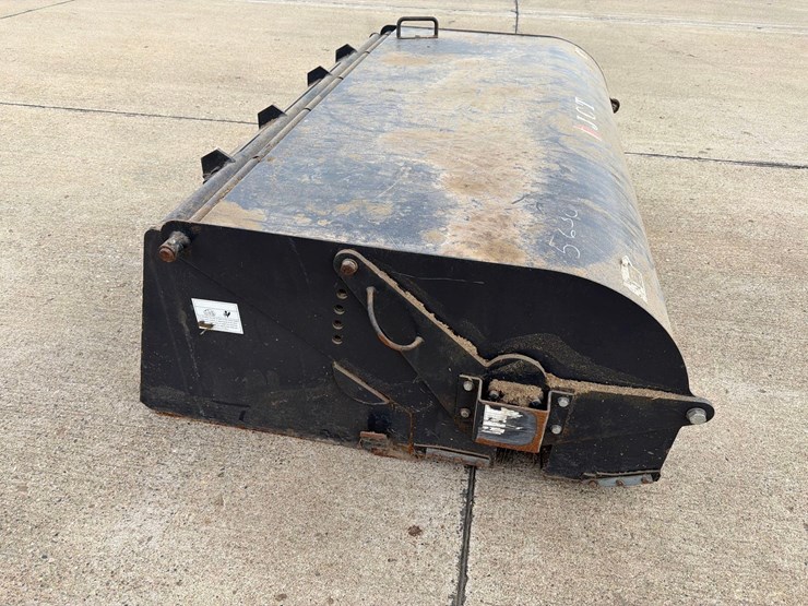 jct-6ft-skidloader-broom-bucket-image-10