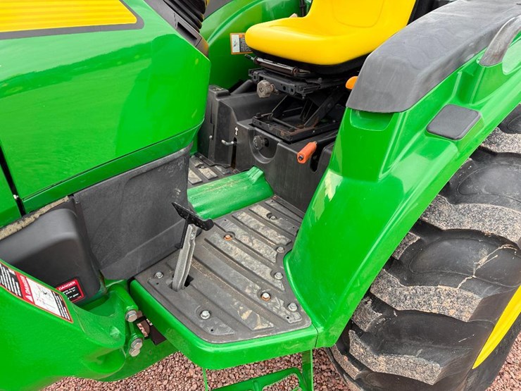 john-deere-4052m-image-46