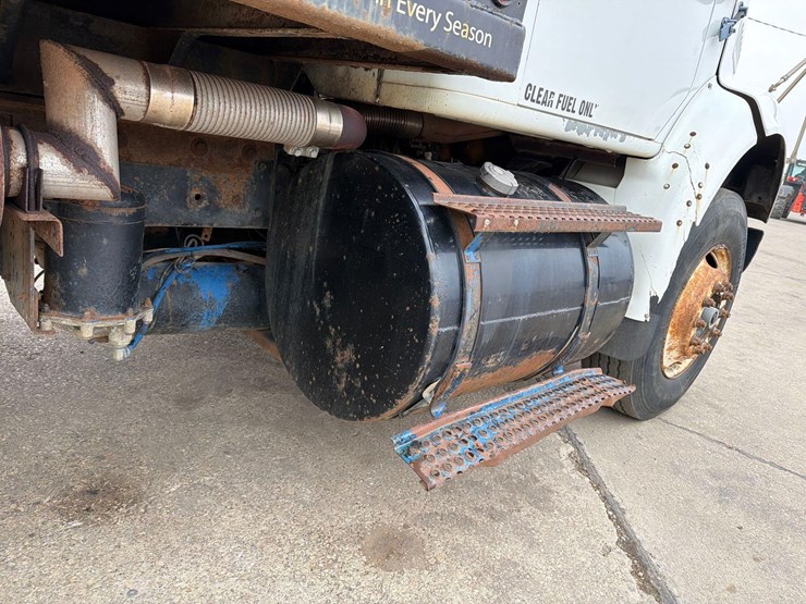 2000-international-8100-image-21