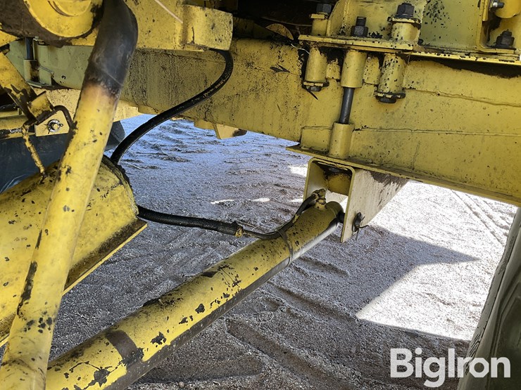 1982-new-holland-tr85-image-13