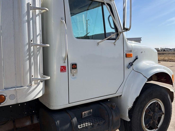 1990-international-4900-image-25