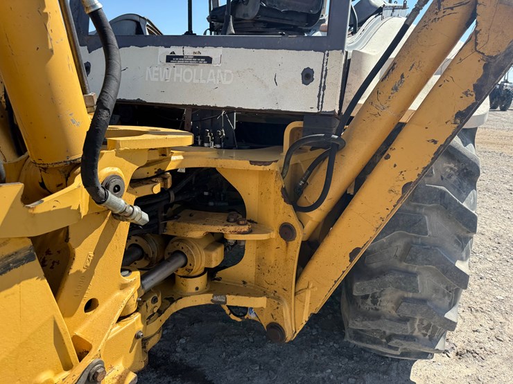 new-holland-555e-image-20