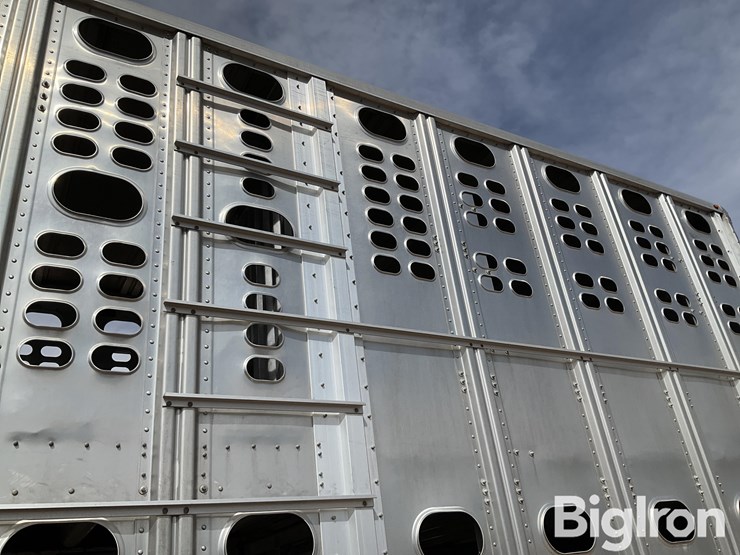 2015-wilson-livestock-trailer-image-16