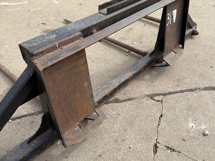 skidloader-4-prong-bale-spear-image-8