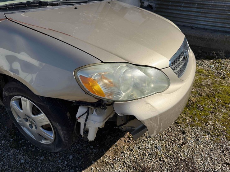 toyota-corolla-le-image-15