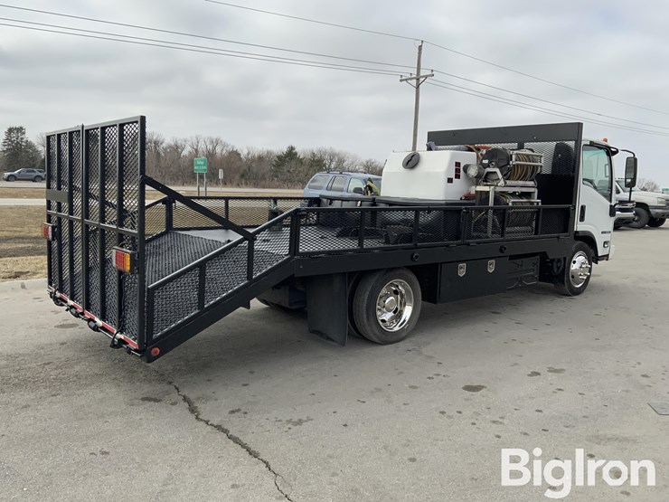 2013-isuzu-nrr-image-5