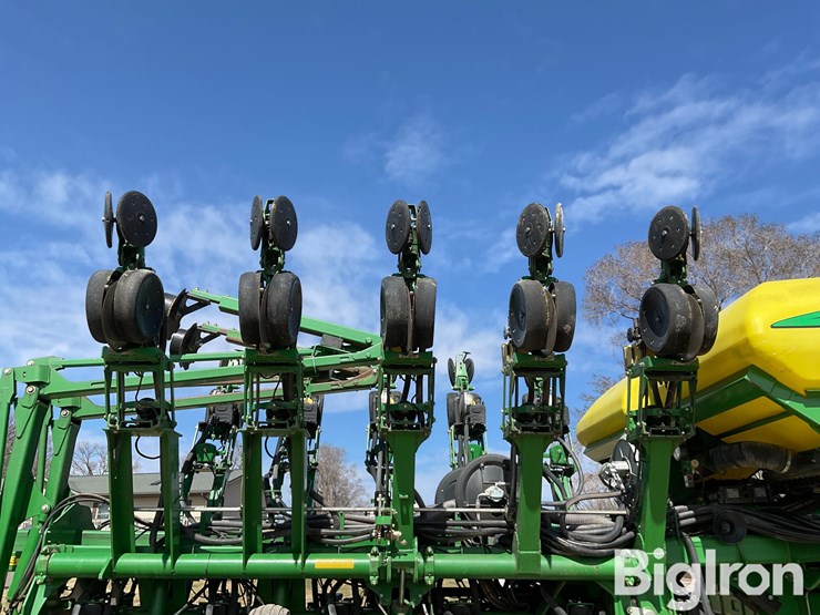 2010-john-deere-1790-image-17