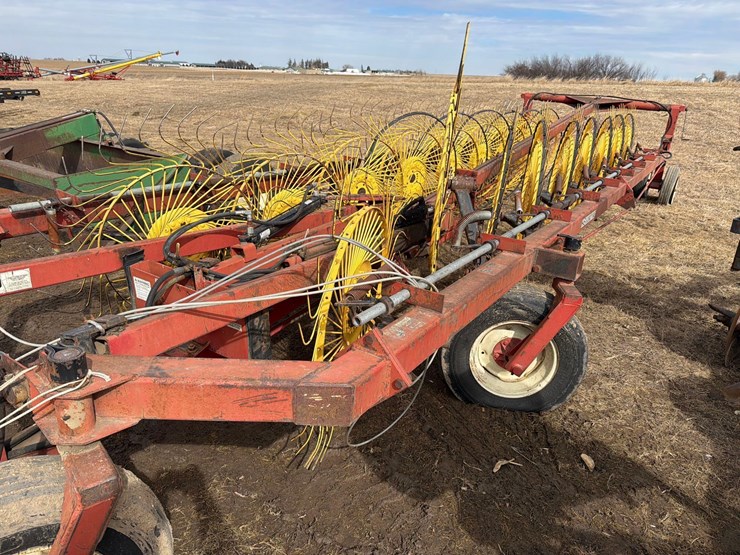 h&s-18-wheel-pull-type-rake-image-9