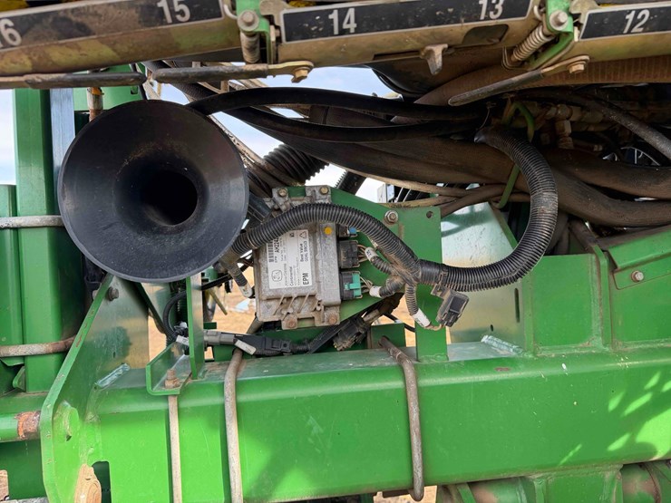 2011-john-deere-1770nt-ccs-image-15