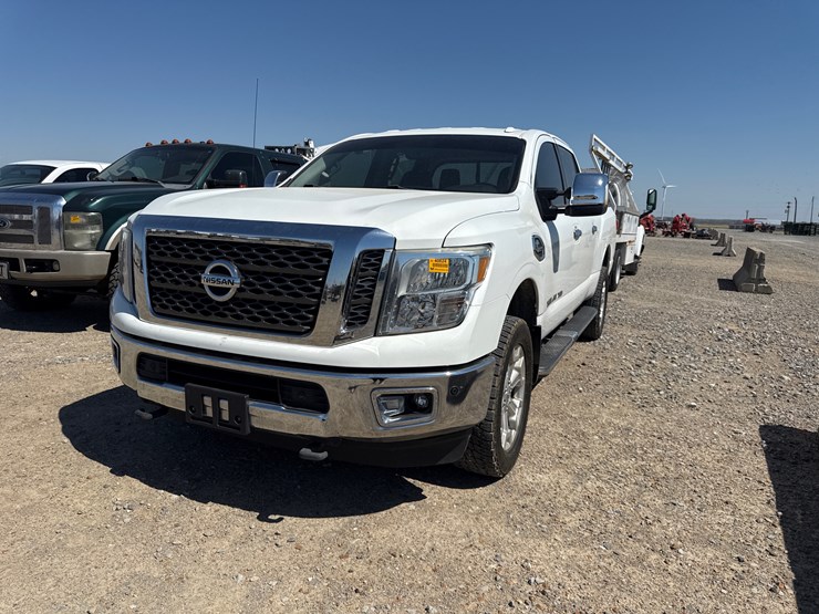 2017-nissan-titan-image-1