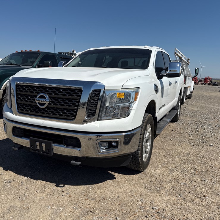 2017 NISSAN TITAN