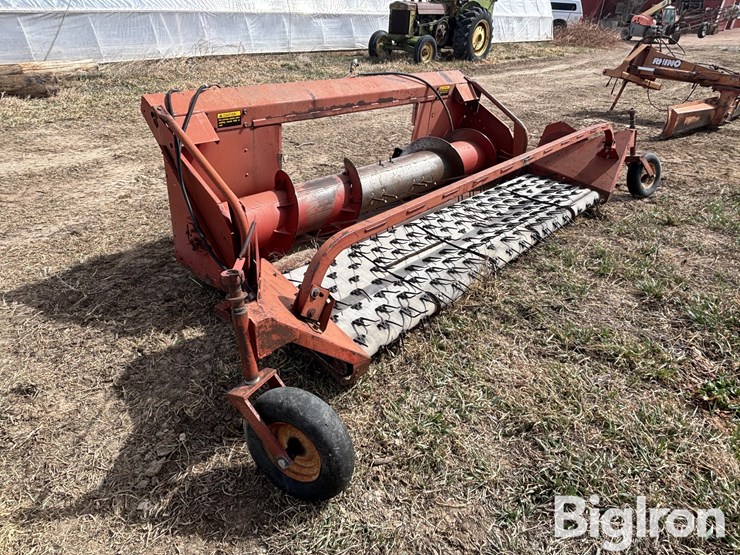 international-810-image-3