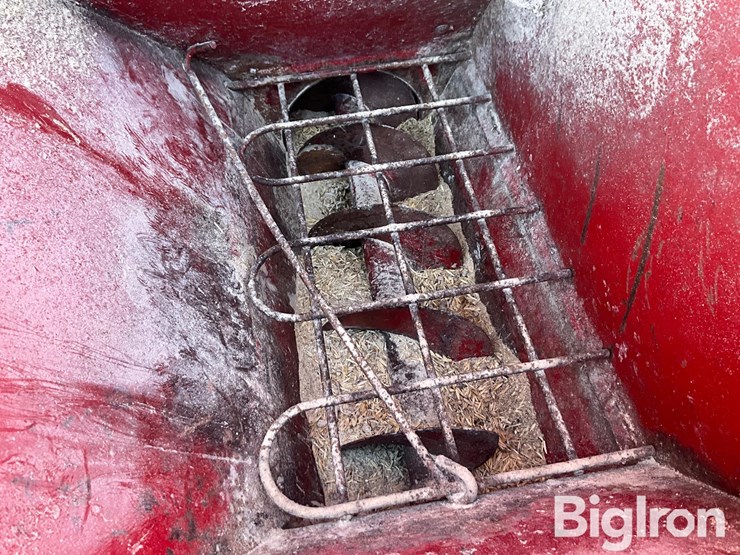 new-holland-355-image-18